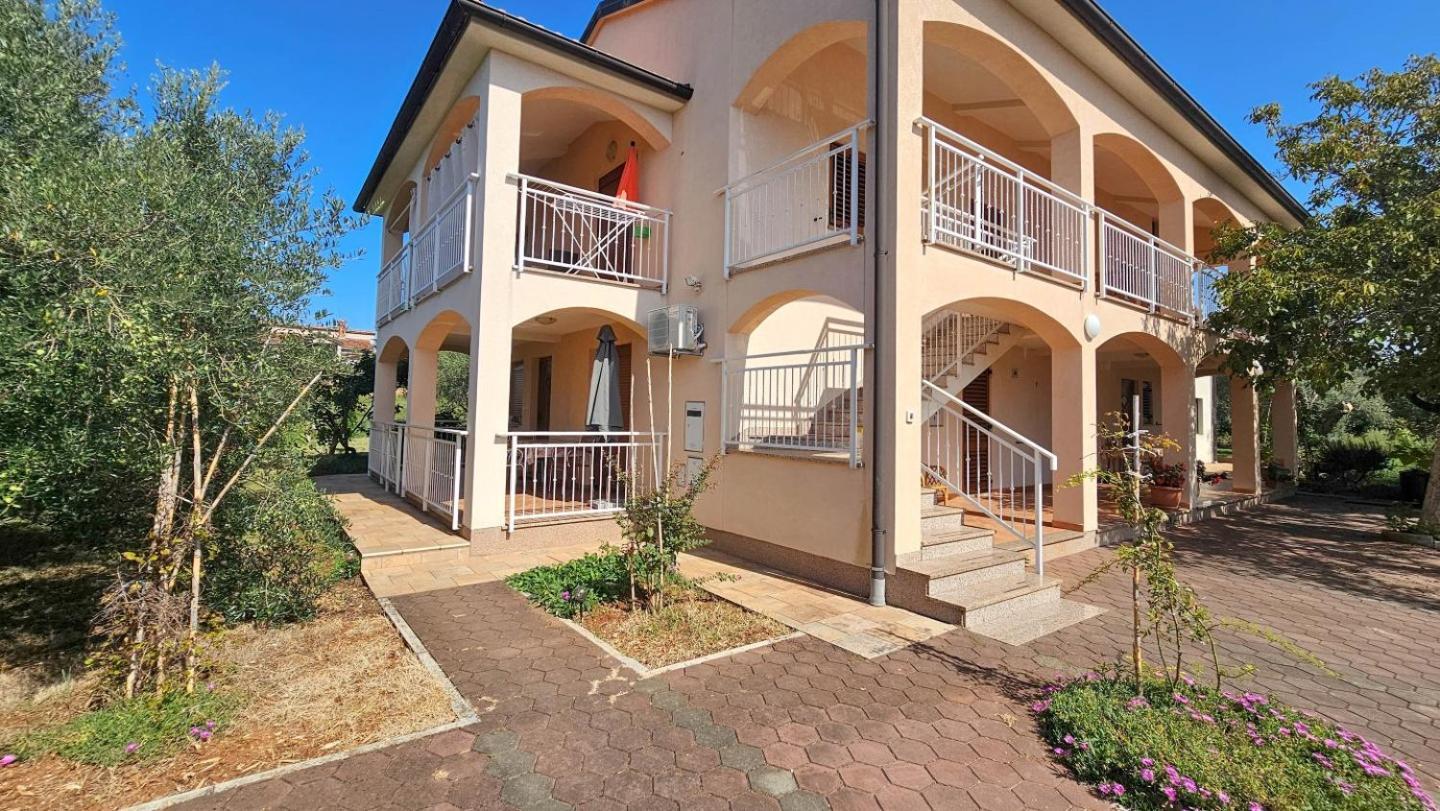 Viola Three Apartment Novigrad  Luaran gambar